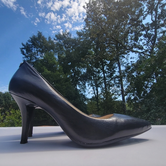 MICHAEL KORS Flex Leather Mid-Heel Pump Women's Size 8M - Picture 2 of 10